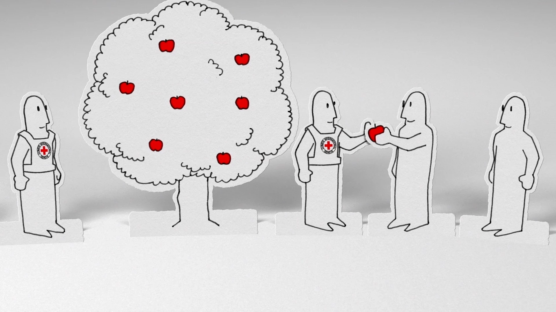Un membre à côté d'un arbre qui passe une pomme à son voisin